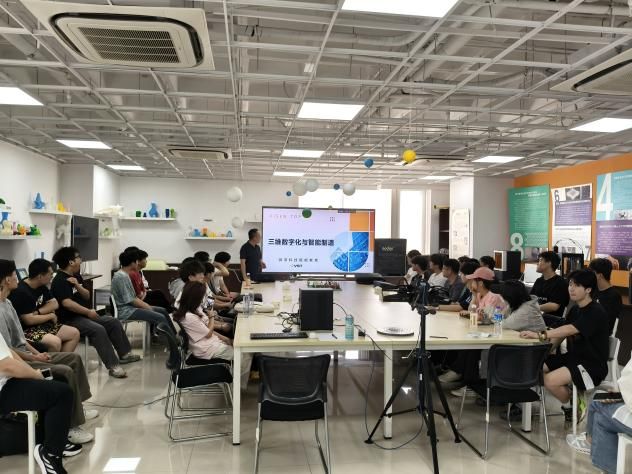 校企協同育新人 3D打印技術課程組織學生赴天津微深科技開展實踐學習